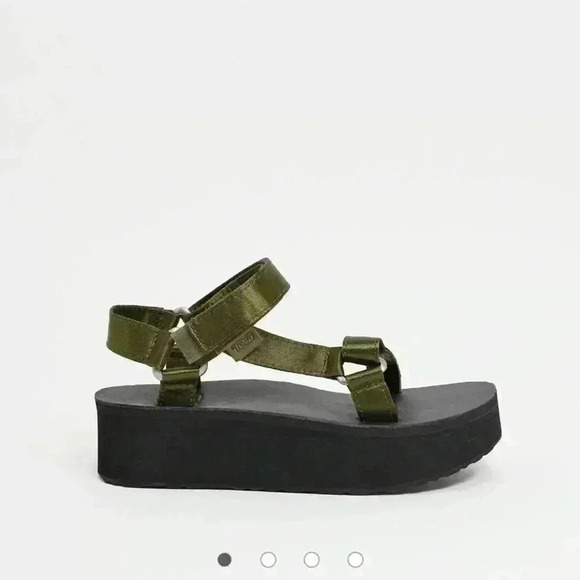 Teva Shoes - NWT Teva Women's Flatform Universal Sandal SZ 8, Black/Tan